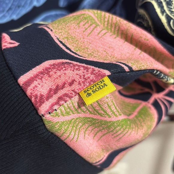 New Scotch and Soda
Big All Over Print Sweatshirt - Picture 7 of 16